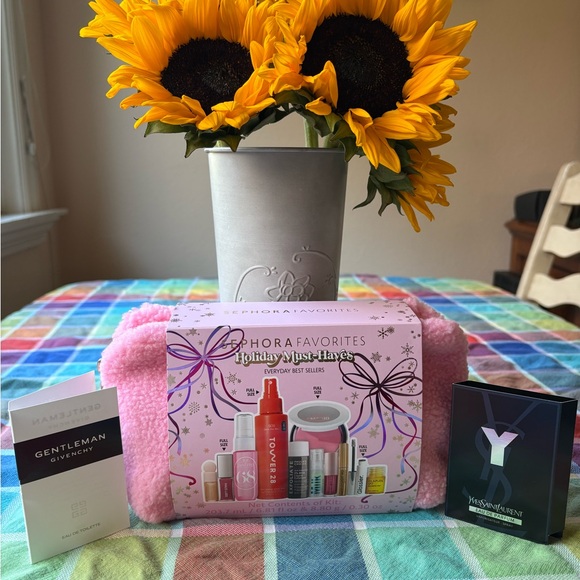 🌻 SEPHORA HOLIDAY MUST HAVES 🌻SEPHORA FAVORITES MAKEUP MUST HAVE SET 🌻 NWT 🌻 - Picture 2 of 16